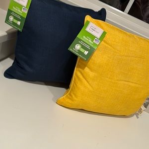 ❌SOLD PILLOWS (h)~ MAINSTAY nwt bundle/2 throw pillows (blue/yellow)